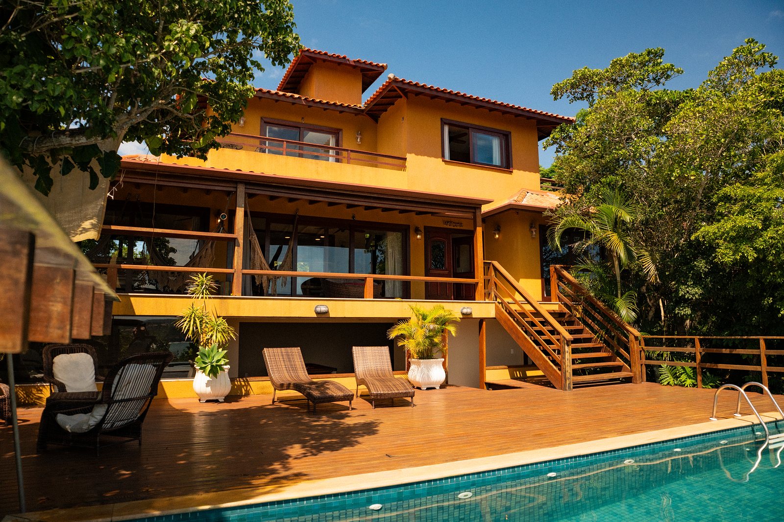 Casalita, the house at the highest point of Búzios, in golden-hour light with the bay below